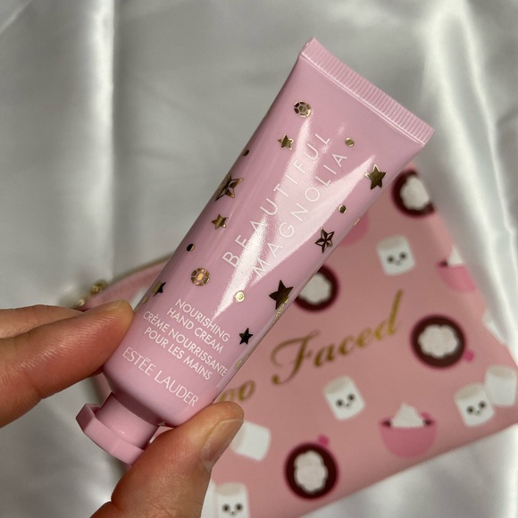 Too faced makeup pouch & Estée Lauder hand - Picture 8 of 9